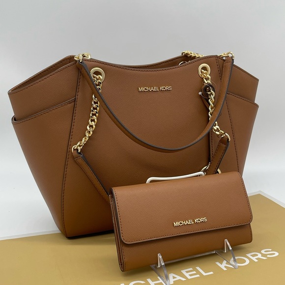 Michael Kors LG Chain Tote & Trifold Wallet - Picture 2 of 13